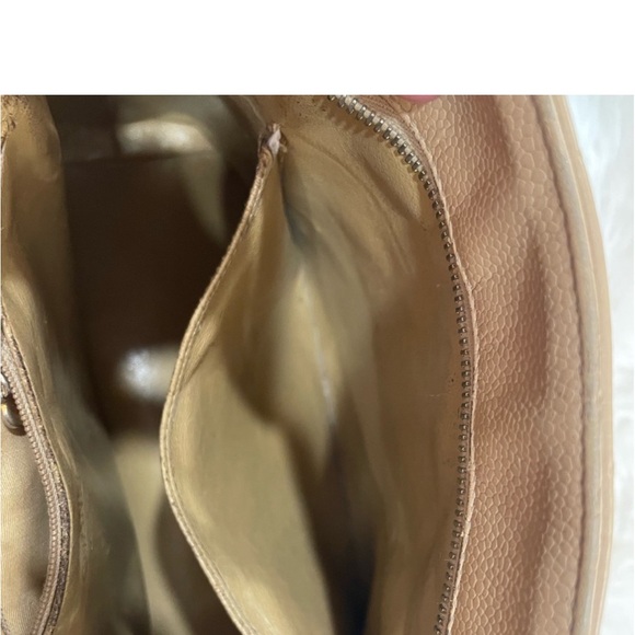 Chanel Medallion Caviar leather quilted purse - Picture 6 of 15